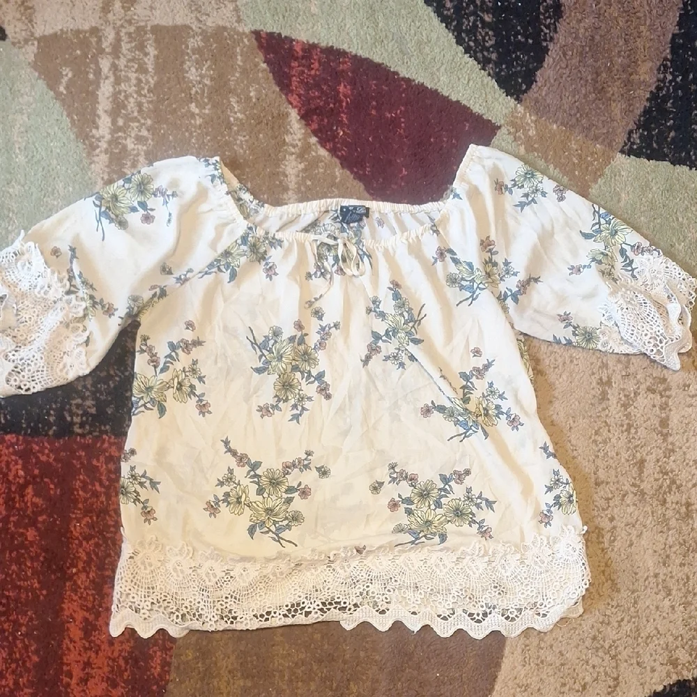 Miss Lili Cream Floral Blouse with Knitted Trim - Picture 4 of 5